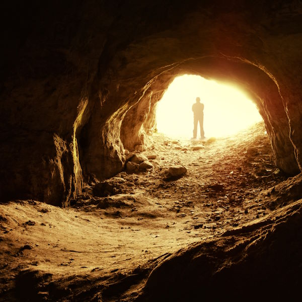 Blick ins Licht aus Höhle